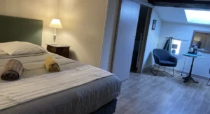 Vue générale de la chambre d'hôtes d'Antan à Azé