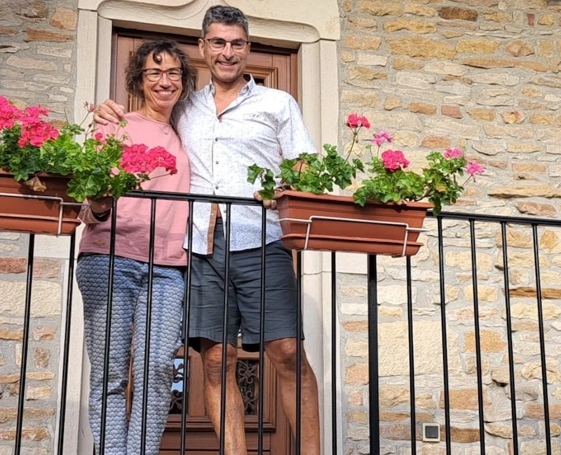 Patricia et Emmanuel Maschio, vos hôtes à La Passiflore, maison d’hôtes à Azé près de Mâcon.