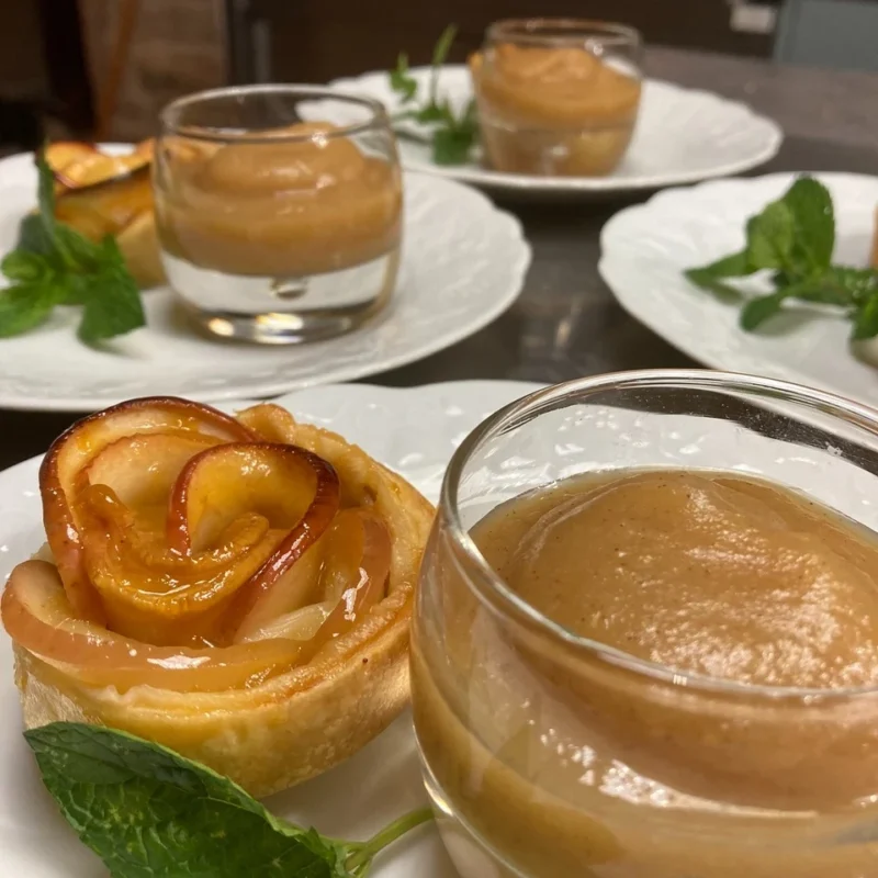 Dessert aux pommes à La Passiflore, table d’hôtes à Azé en Bourgogne du Sud.