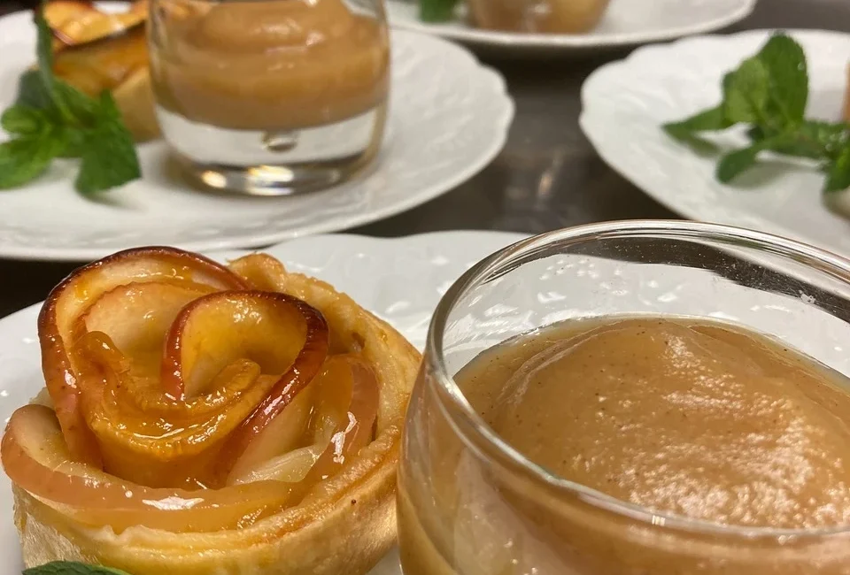 Dessert aux pommes à La Passiflore, table d’hôtes à Azé en Bourgogne du Sud.