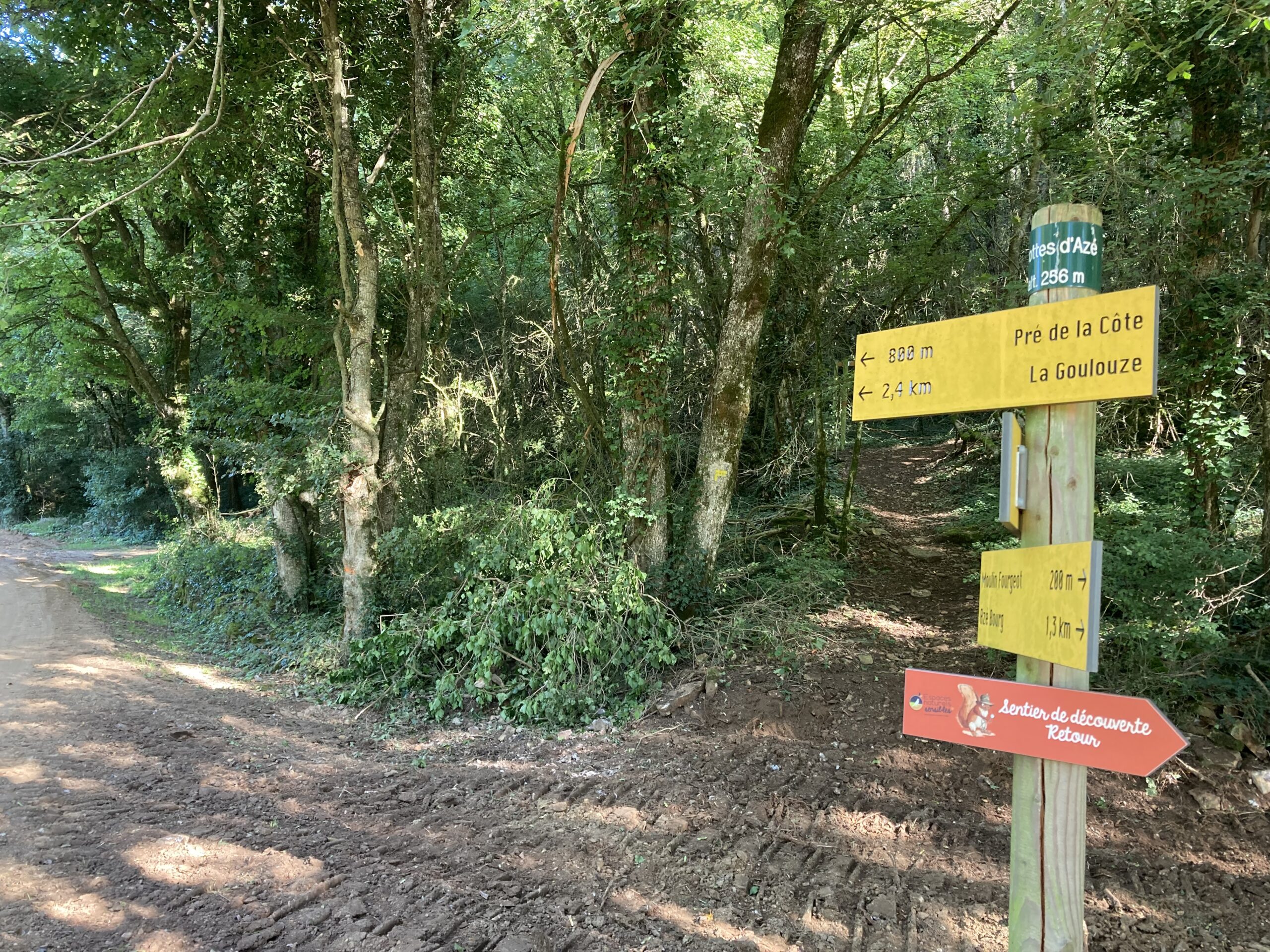Circuits pédestres balisés au départ d'Azé