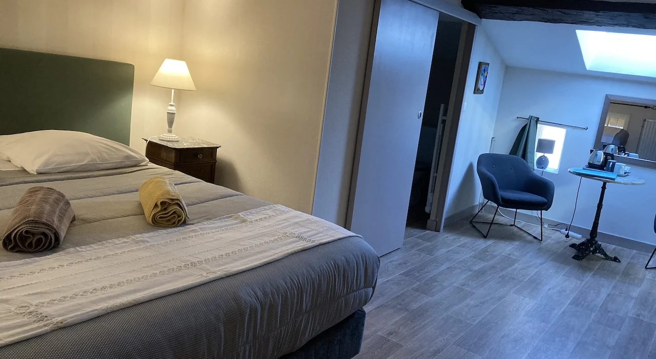 Vue générale de la chambre d'hôtes d'Antan à Azé